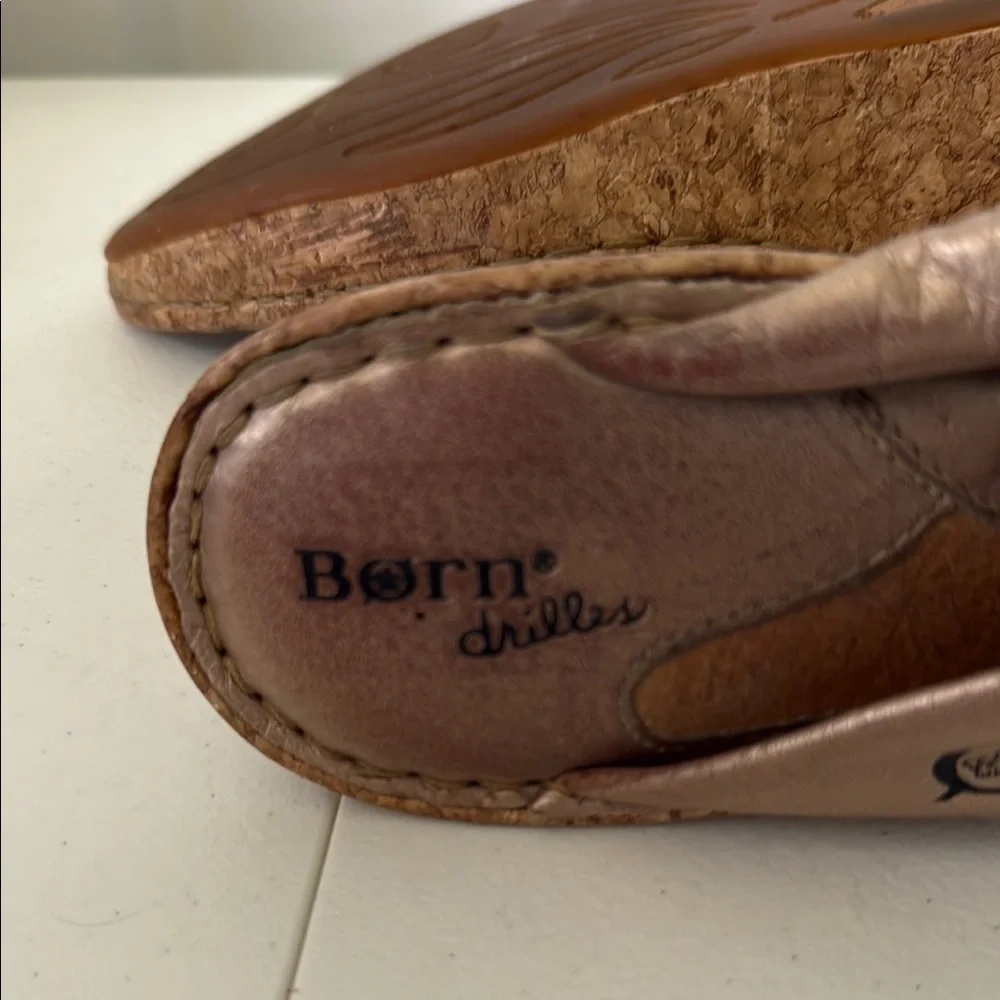 *BORN TAN WEDGE HEEL SLIP ON SANDALS (sz 9)